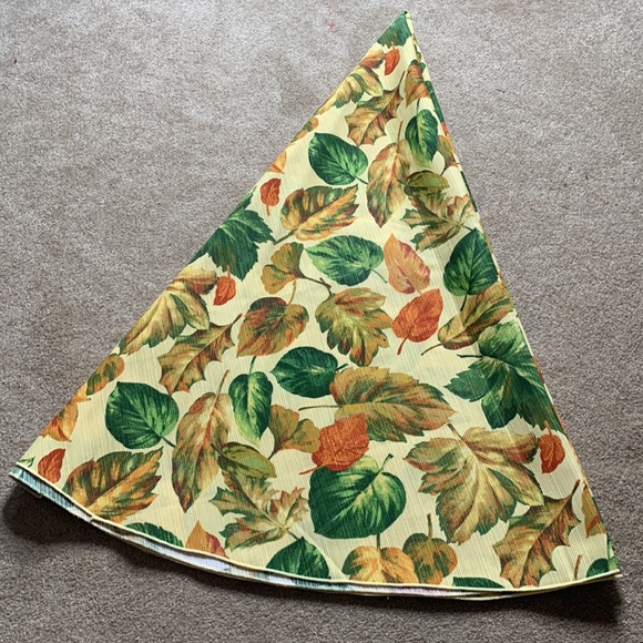 Vintage round FALL tablecloth - Picture 6 of 8